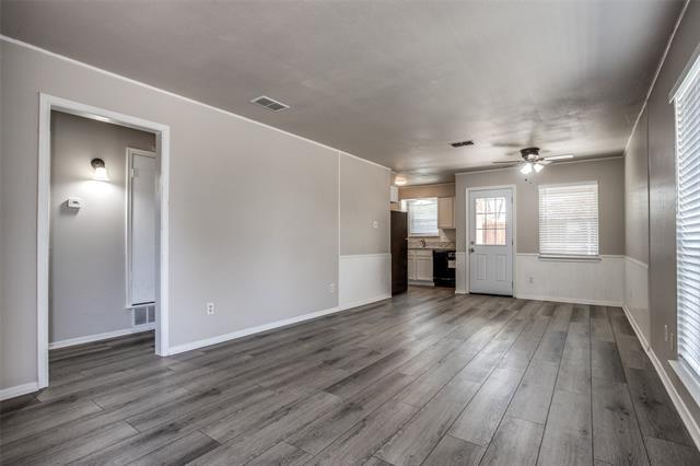 Building Photo - 2432 Lakeview Cir