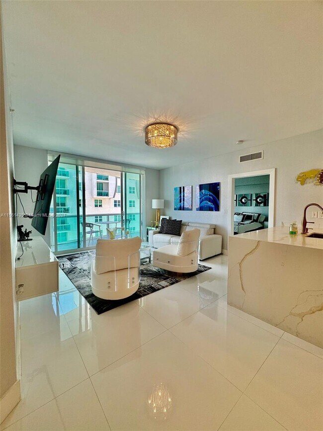 Foto del edificio - 7900 Harbor Island Dr