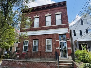 Building Photo - 93 Bay St