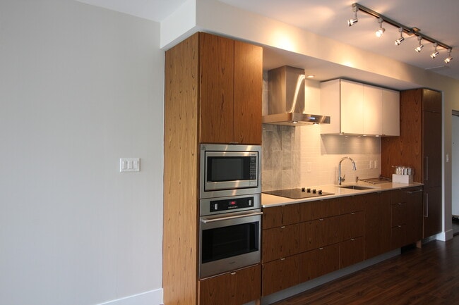 Building Photo - 619-159 West 2nd Avenue