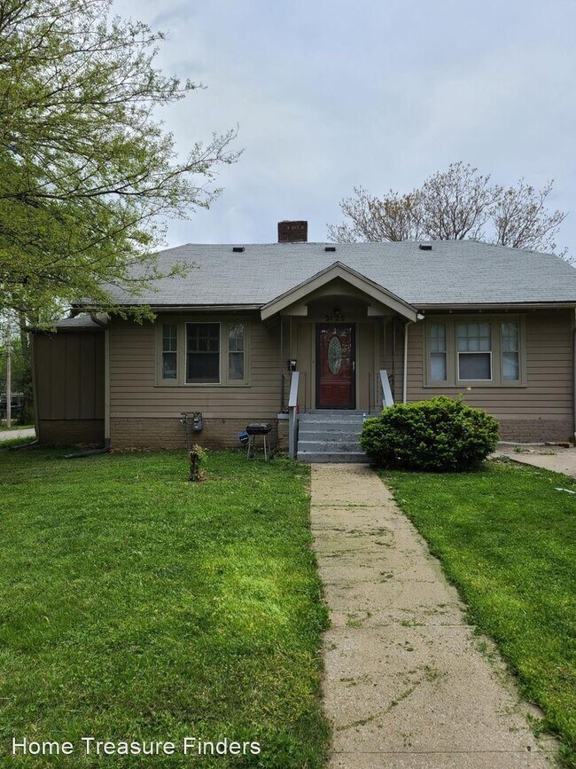 Building Photo - 3 br, 1 bath House - 2125 E. 70th Terrace