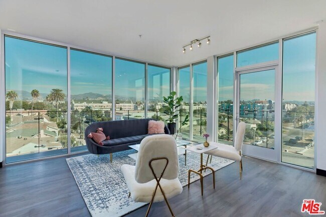 Foto del edificio - 525 Wilton Pl
