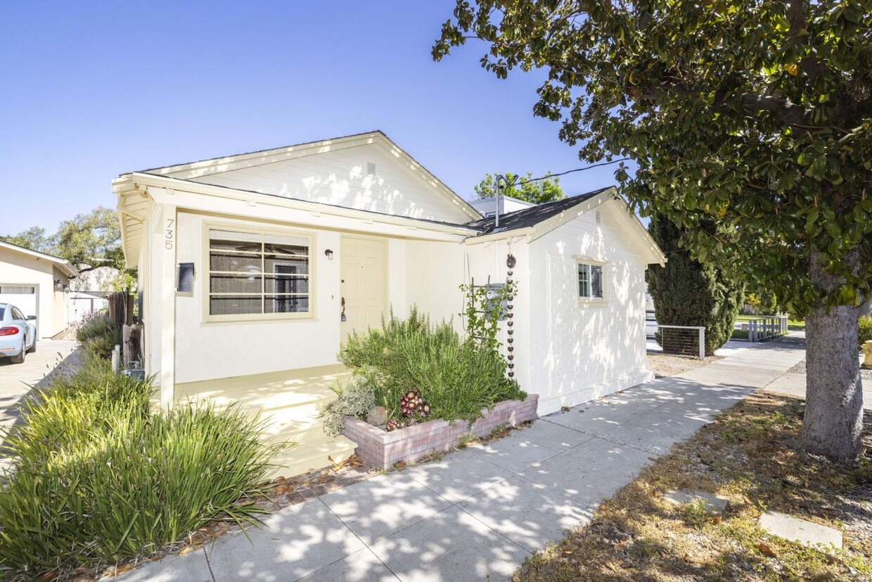 Primary Photo - Charming Single Family Home in Midtown Pal...