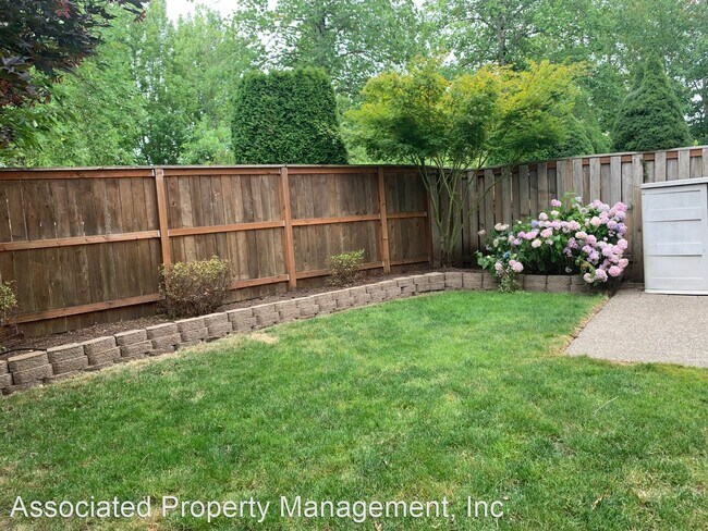 Building Photo - 3 br, 2.5 bath House - 2936 NE 13th Dr