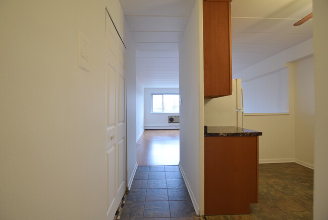 Building Photo - 5900 N Sheridan Rd