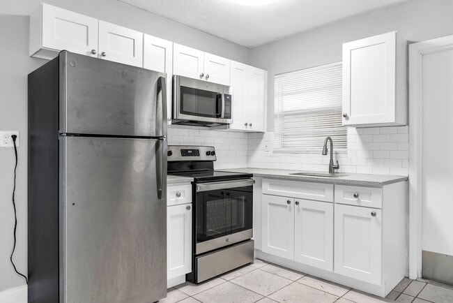 Building Photo - 2022 Adams St