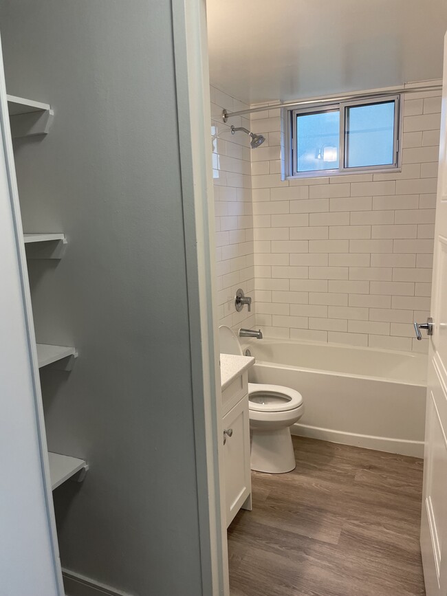 Building Photo - Renovated 1 bed 1 bath unit in Burlington