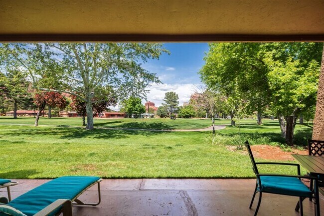 Foto del edificio - FURNISHED - SEDONA VOC - GOLF COURSE VIEWS!
