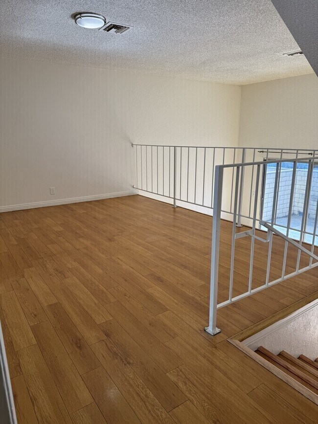 Foto del edificio - 209 N. Nicholson-D