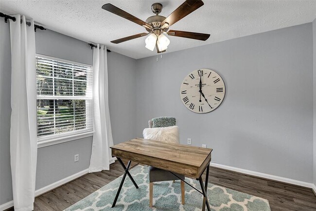 Foto del edificio - 12902 Timberlake Dr