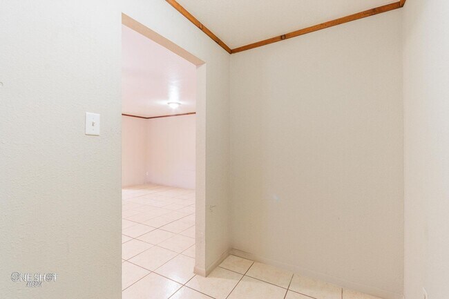 Building Photo - 104 College #B