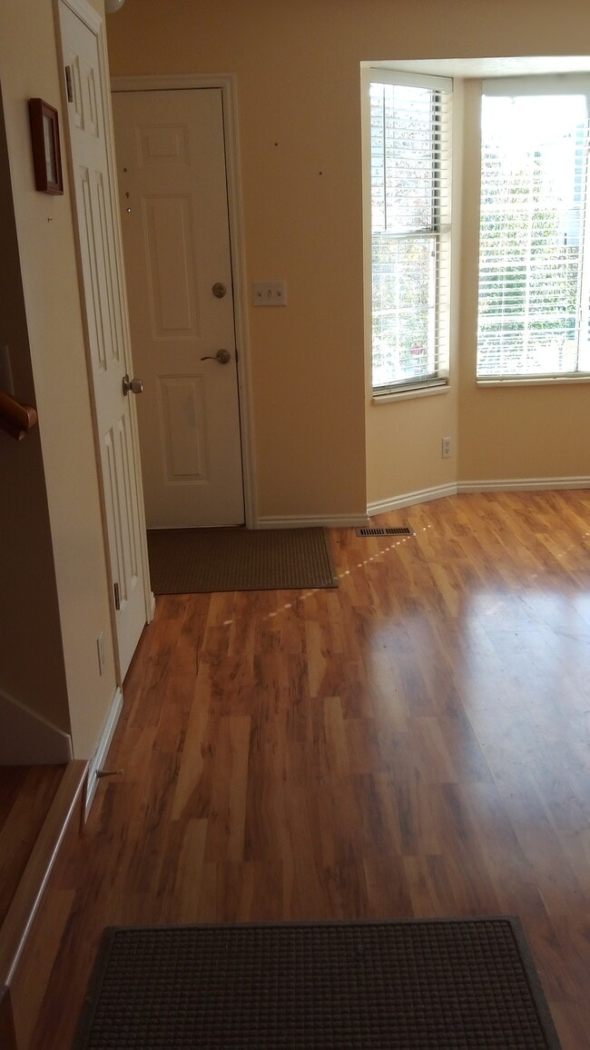 528 W 1950 N, Centerville, UT 84014 House for Rent in Centerville, UT