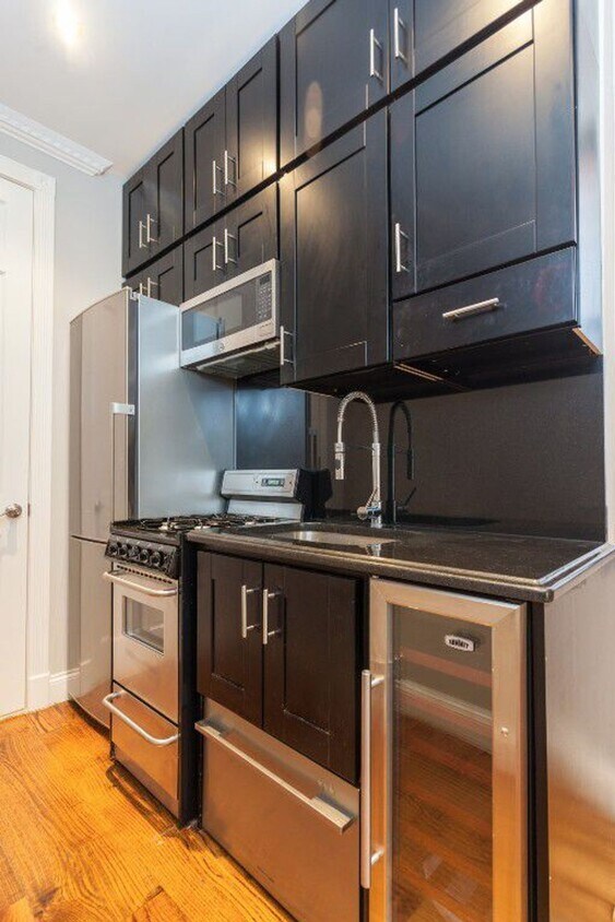 Foto principal - West 103rd Street | Renovated 1-Bedroom in...