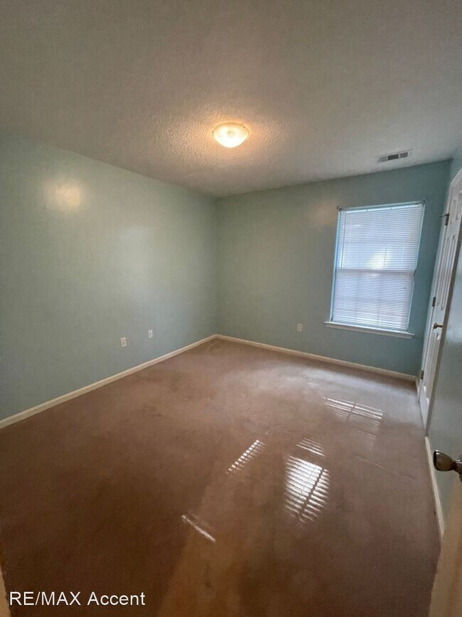 Building Photo - 4 br, 2 bath House - 123 Parkview Rd.