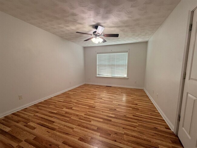 Foto del edificio - 1304 Primrose Ct