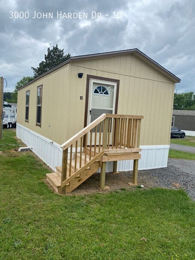 Building Photo - 3000 John Harden Dr