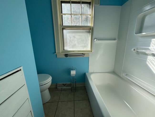 Building Photo - 2911 Preston St