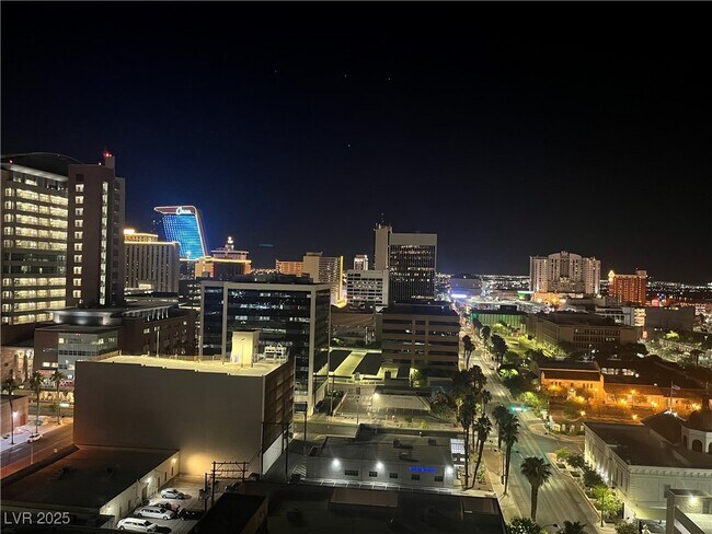 Foto del edificio - 353 E Bonneville Ave