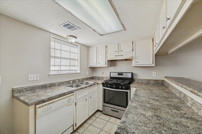 Foto del edificio - 2007 Country Village Blvd