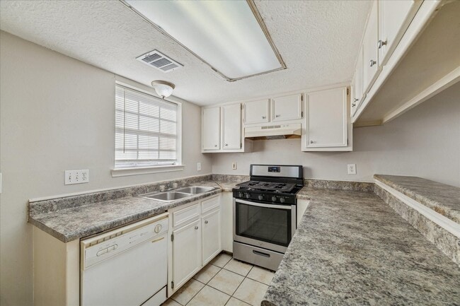 Building Photo - 2007 Country Village Blvd