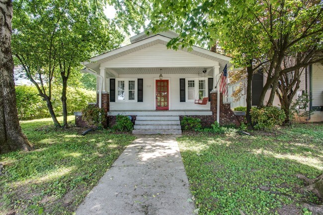 Building Photo - Historic home in East Nashville