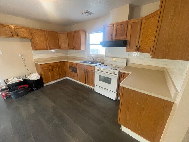 Foto del edificio - 319 W 14th St