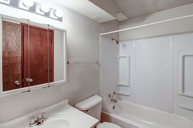 Building Photo - Briarwood Grand Apartments