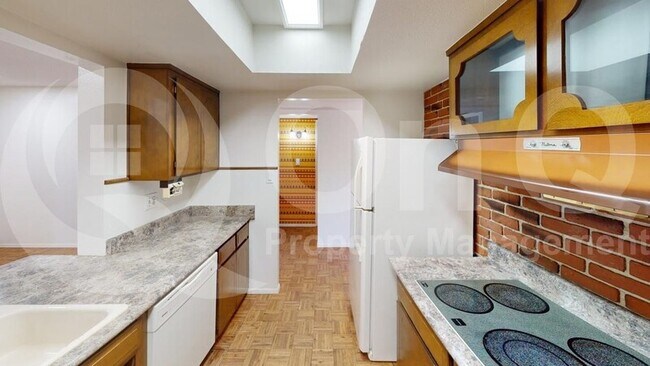 Building Photo - 1218 E Alameda Dr