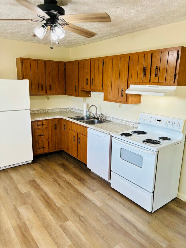 Foto del edificio - 4 Lakeshore Ct