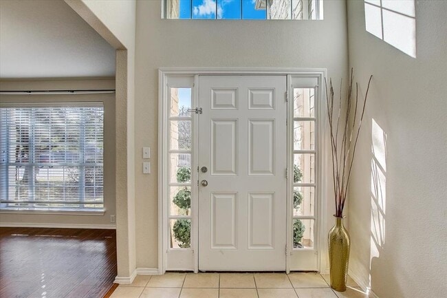 Foto del edificio - 537 Golden Creek Dr