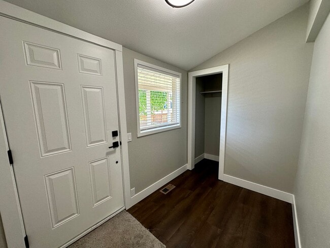 Building Photo - Come Experience the Charm of Cle Elum
