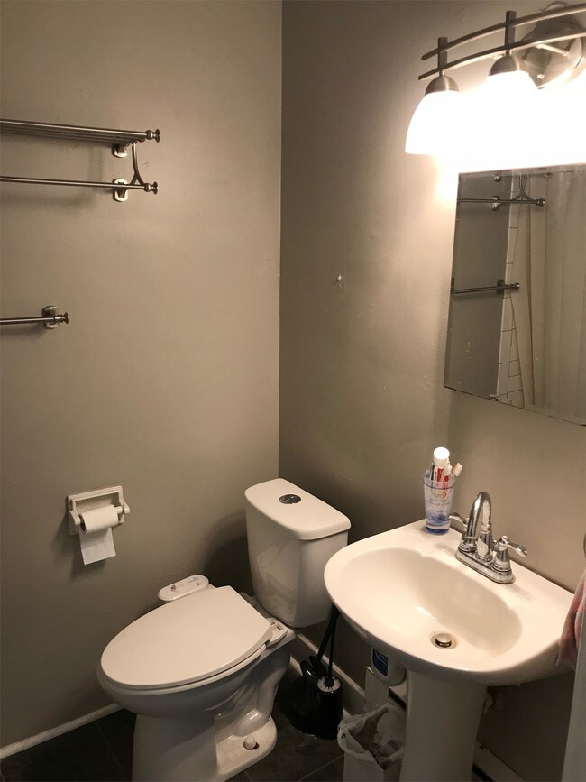 Foto del edificio - 52 N Crystal Ave