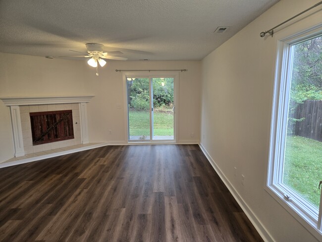 Living Room - 3000 SE 20th St