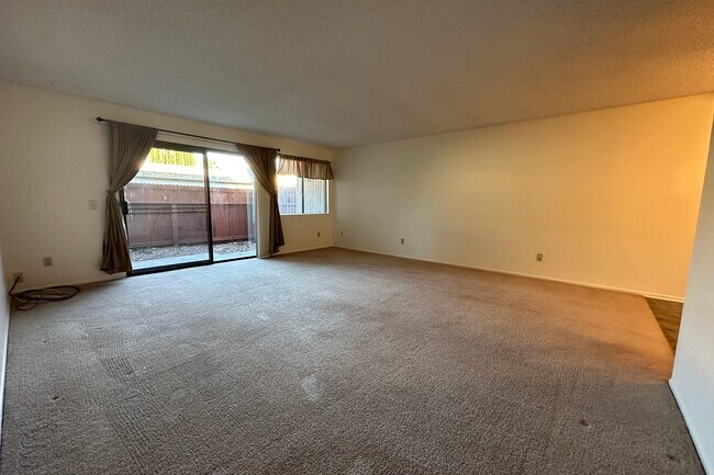 Foto del edificio - 3640 Sumner Ave