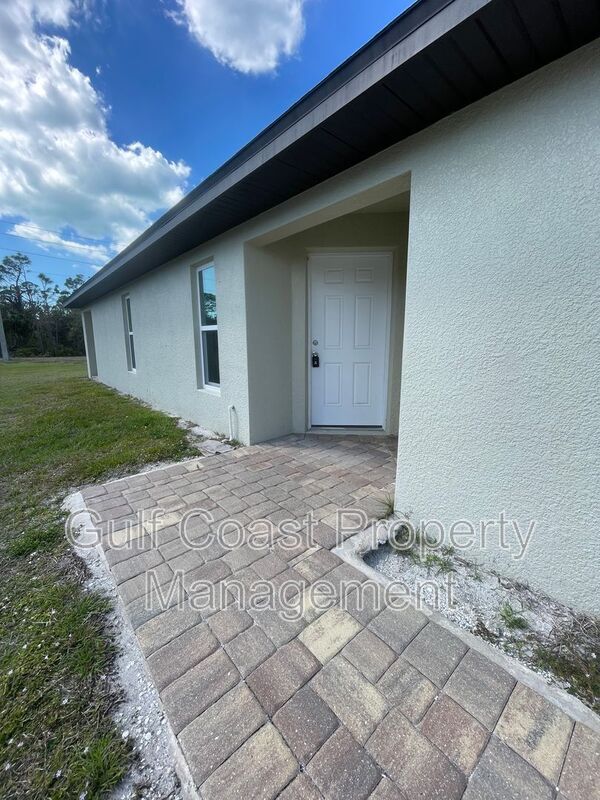 Foto del edificio - 119 Boundary Blvd