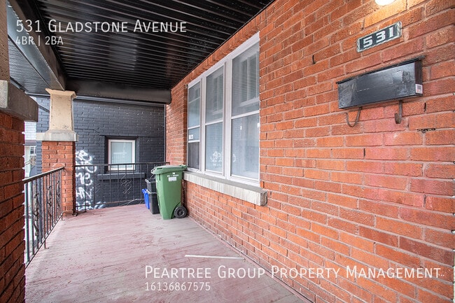 Building Photo - Gorgeous Gladstone House-Downtown - $200.0...