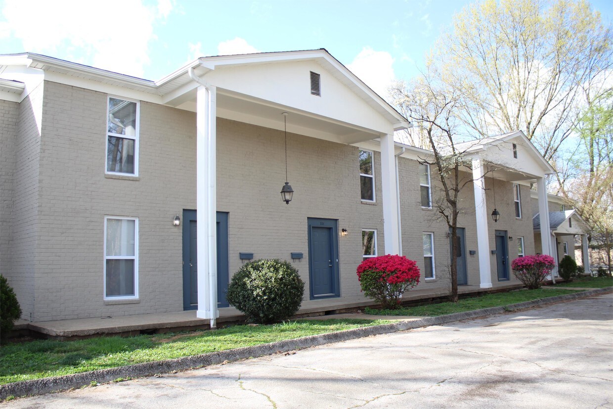 227 Taliwa Gardens Dr Unit 227, Knoxville, TN 37920 Room for Rent in