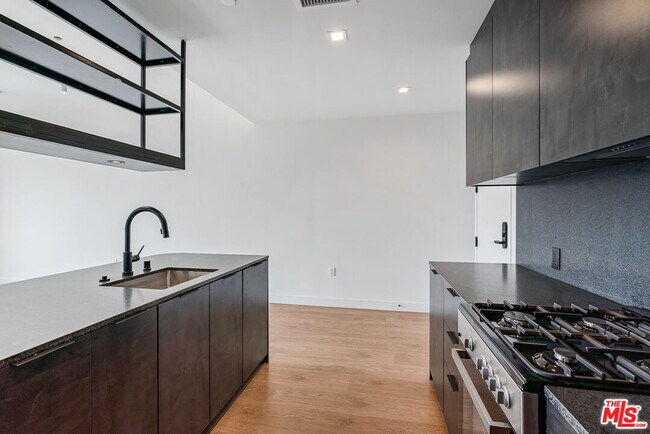 Foto del edificio - 10700 Tabor St