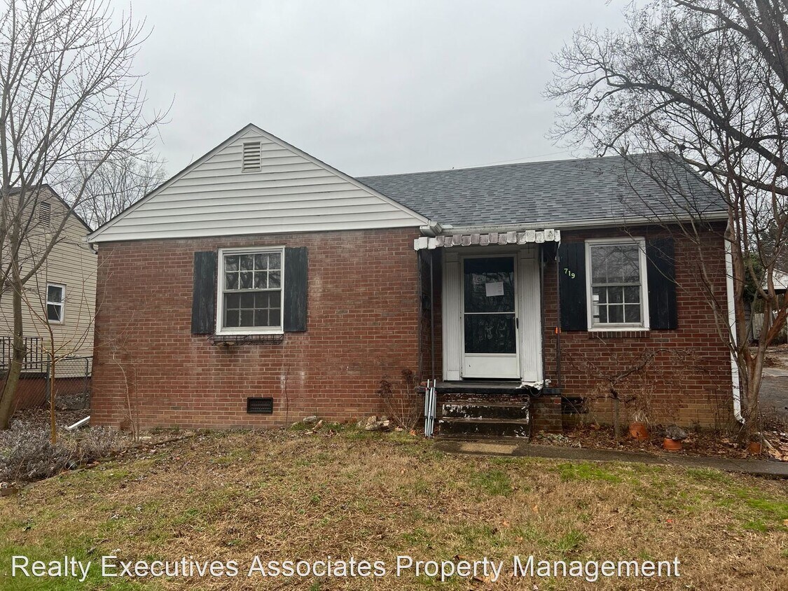 Primary Photo - 2 br, 1 bath House - 719 East Emerald Ave