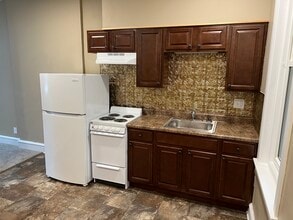 Building Photo - 400 E Philadelphia Ave