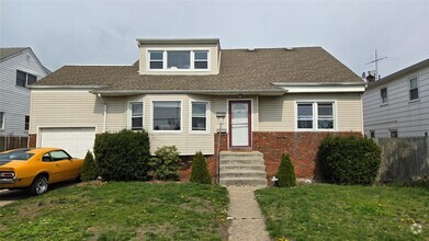Building Photo - 504 Long Beach Rd