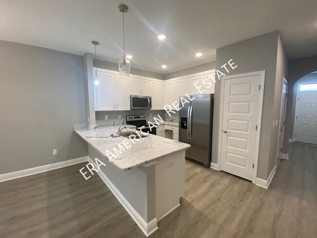 Building Photo - 2 miles from Hurlburt Field AFB!