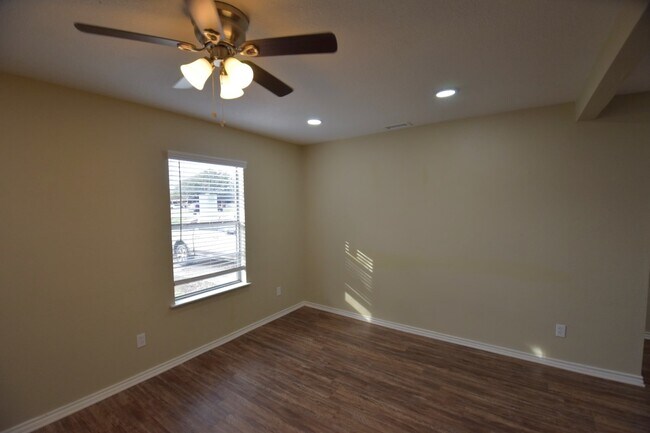 Building Photo - 4725 Highway Dr