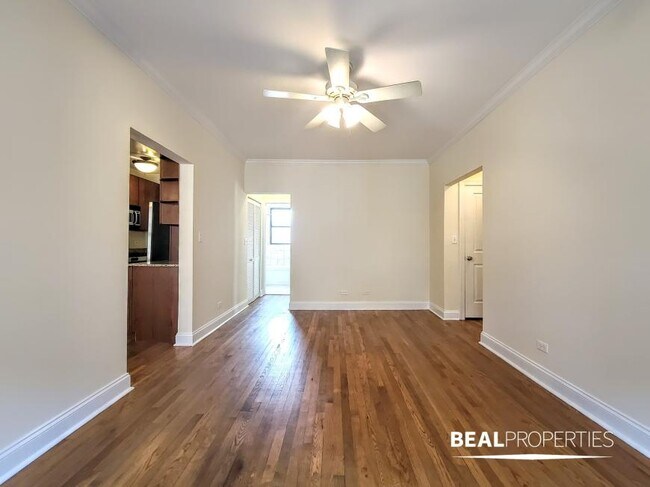 Building Photo - 1 bedroom in CHICAGO IL 60613