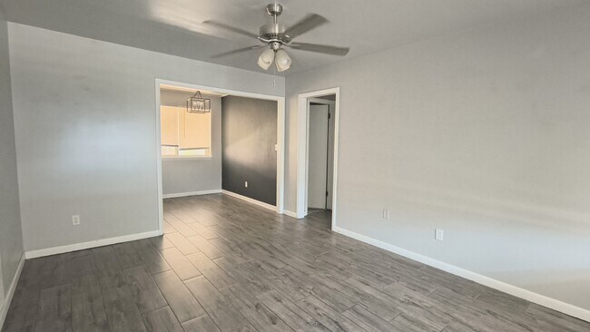 Building Photo - 984 NW 5th St