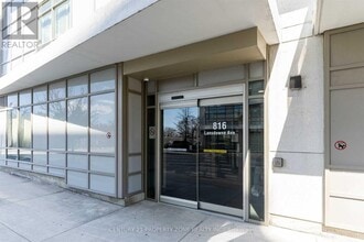 Building Photo - 816 Lansdowne Ave