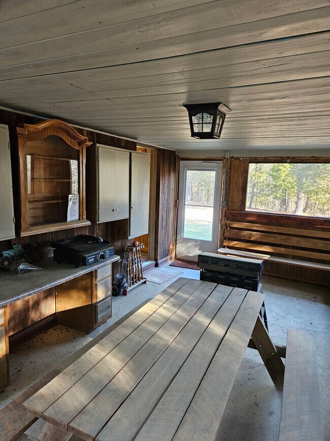 Building Photo - 727 Rawlings Hill Rd