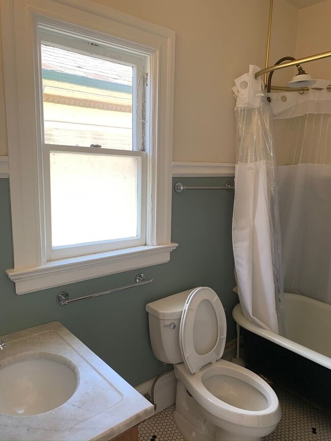 Building Photo - 1915-1919 Berkeley Way