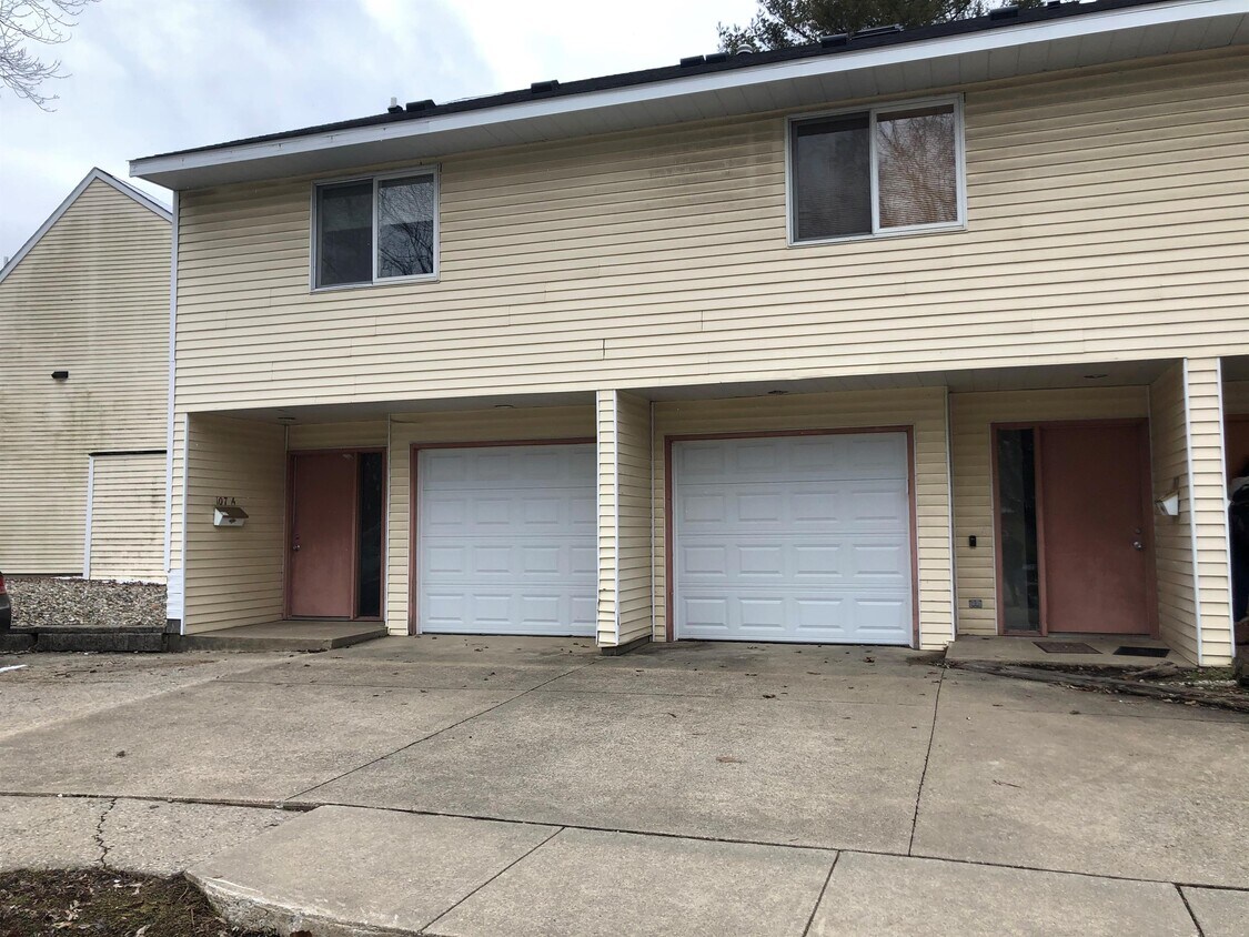 107 N Busey Ave, Urbana, IL 61801 Townhome Rentals in Urbana IL