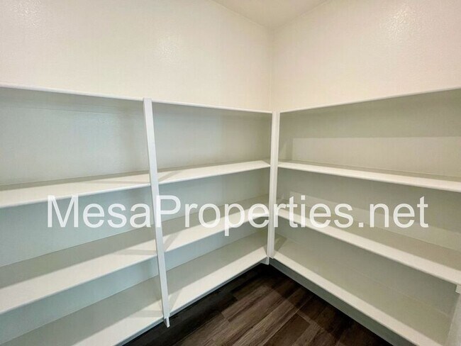 Building Photo - 1709 Cedar Tree Pl